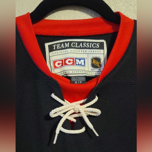 Chicago Blackhawks jersey - Picture 3 of 4